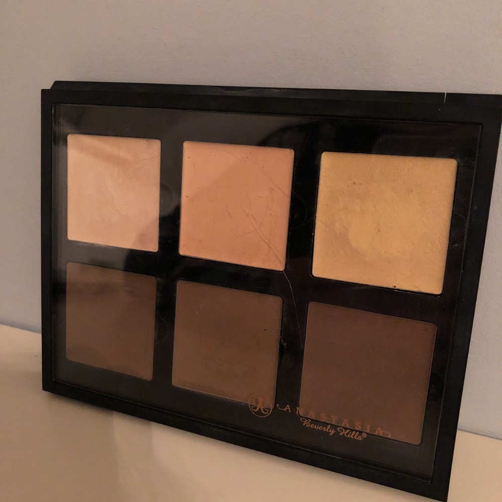 ABH cream contour in light